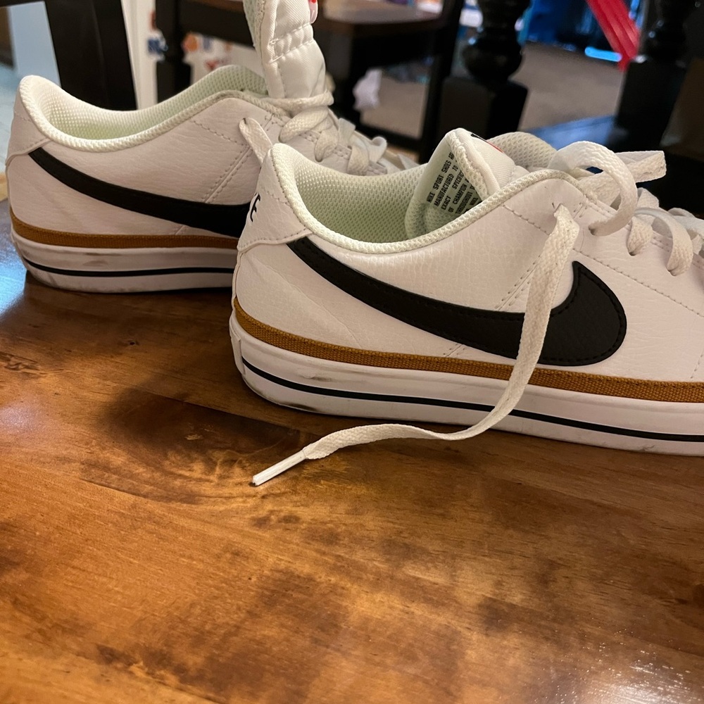 Nike Court Legacy